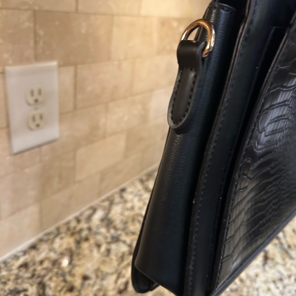 La Terre Fashion Black Satchel/ Handbag - Picture 3 of 7